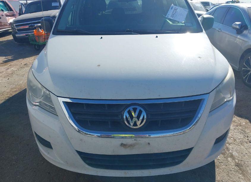 Photo 6 of 2009 Volkswagen Routan S (VIN 2V8HW44129R545930)