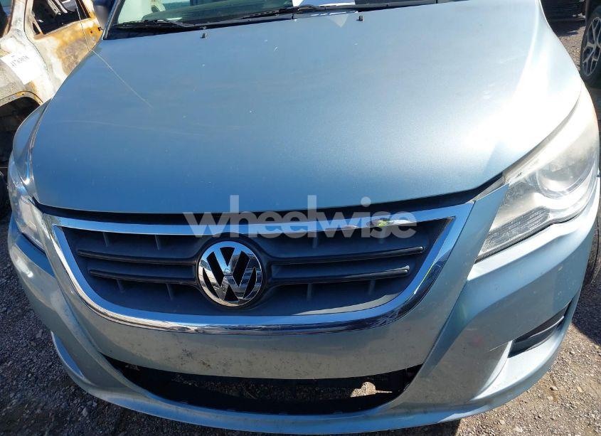 Photo 6 of 2009 Volkswagen Routan S (VIN 2V8HW44199R545956)