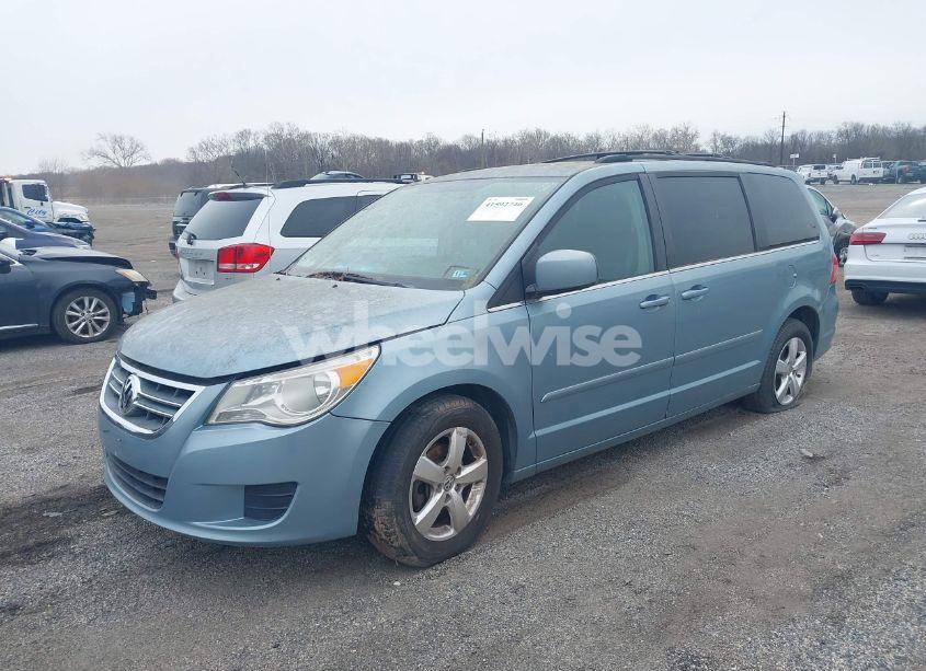 Photo 2 of 2009 Volkswagen Routan SEL (VIN 2V8HW54X29R541368)