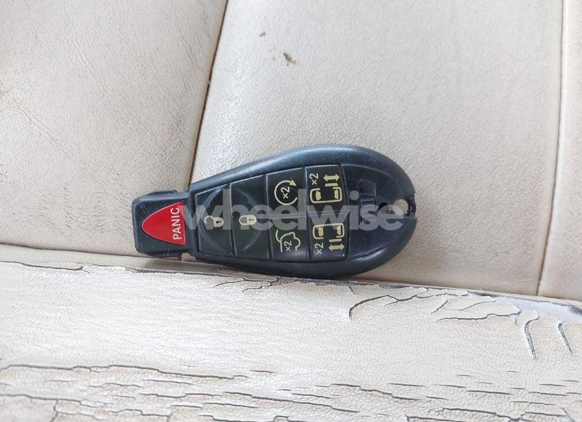 Photo 11 of 2009 Volkswagen Routan SEL (VIN 2V8HW54X29R546375)