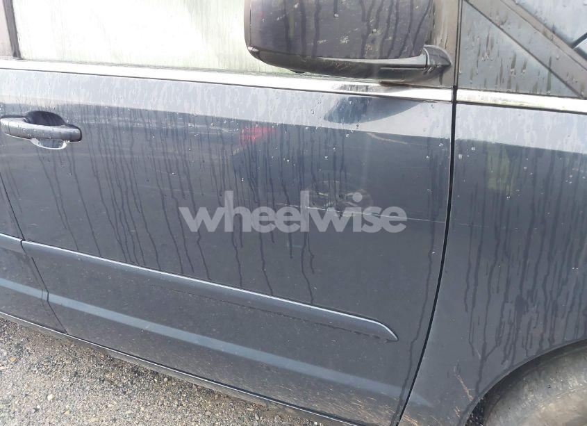 Photo 15 of 2009 Volkswagen Routan SEL (VIN 2V8HW54X29R546375)