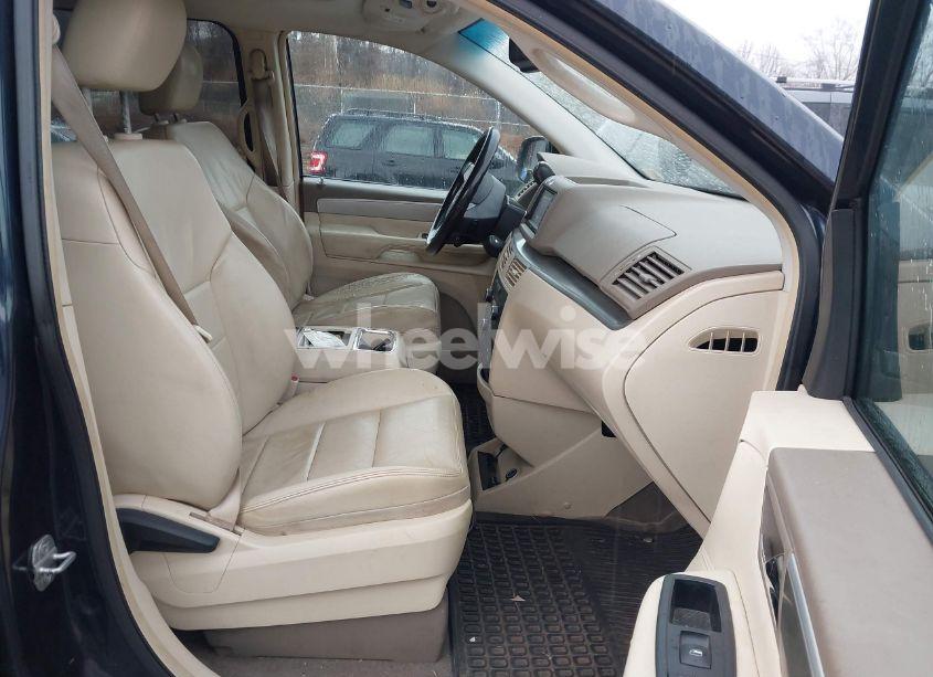 Photo 5 of 2009 Volkswagen Routan SEL (VIN 2V8HW54X29R546375)