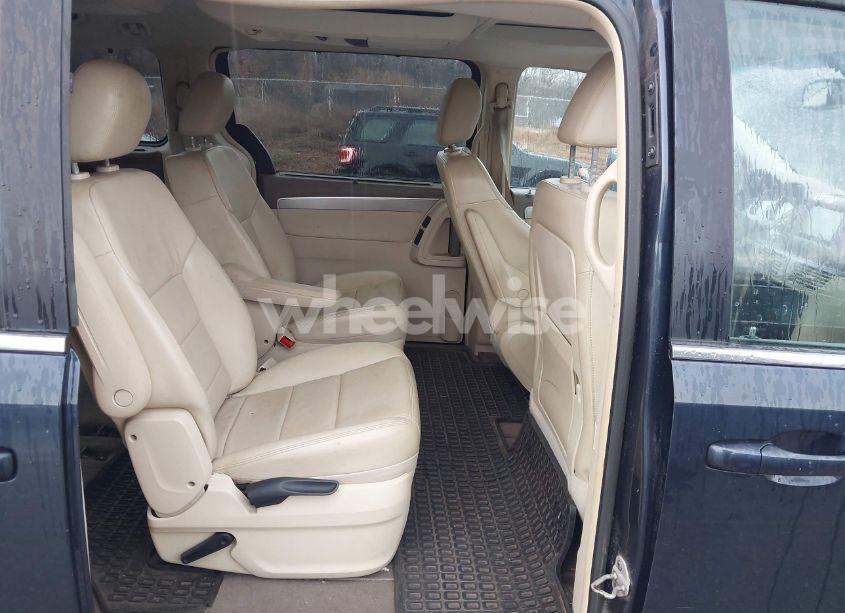 Photo 8 of 2009 Volkswagen Routan SEL (VIN 2V8HW54X29R546375)