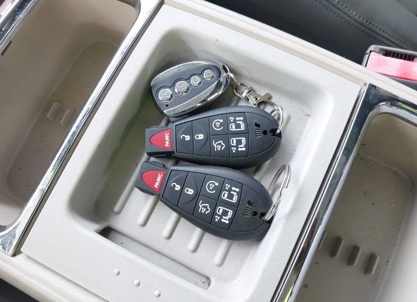 Photo 11 of 2009 Volkswagen Routan SEL (VIN 2V8HW54X89R595354)