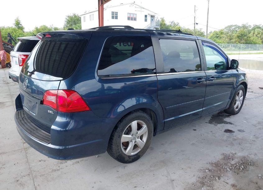 Photo 4 of 2009 Volkswagen Routan SEL (VIN 2V8HW54X89R595354)
