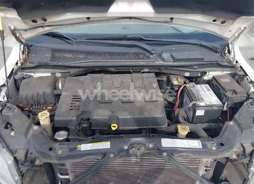 Photo 10 of 2009 Volkswagen Routan SEL (VIN 2V8HW54X99R599154)