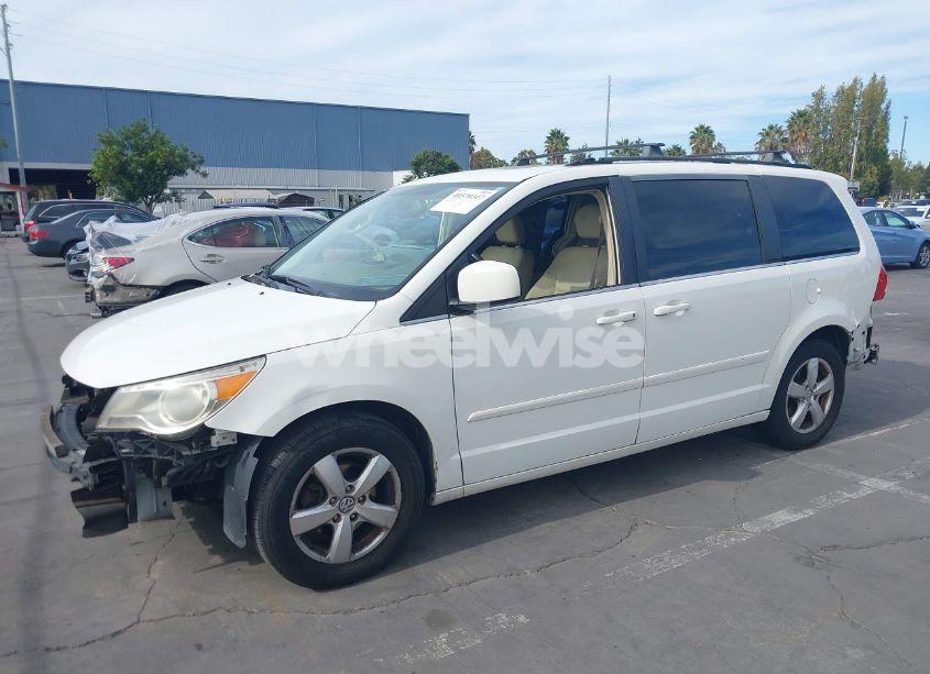 Photo 2 of 2009 Volkswagen Routan SEL (VIN 2V8HW54X99R599154)