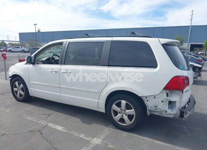 Photo 3 of 2009 Volkswagen Routan SEL (VIN 2V8HW54X99R599154)