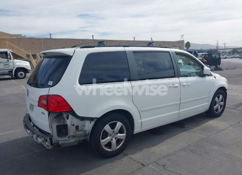 Photo 4 of 2009 Volkswagen Routan SEL (VIN 2V8HW54X99R599154)