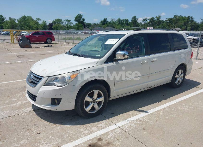 Photo 2 of 2009 Volkswagen Routan SEL PREMIUM (VIN 2V8HW64X59R500433)