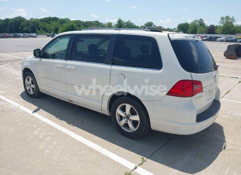 Photo 3 of 2009 Volkswagen Routan SEL PREMIUM (VIN 2V8HW64X59R500433)
