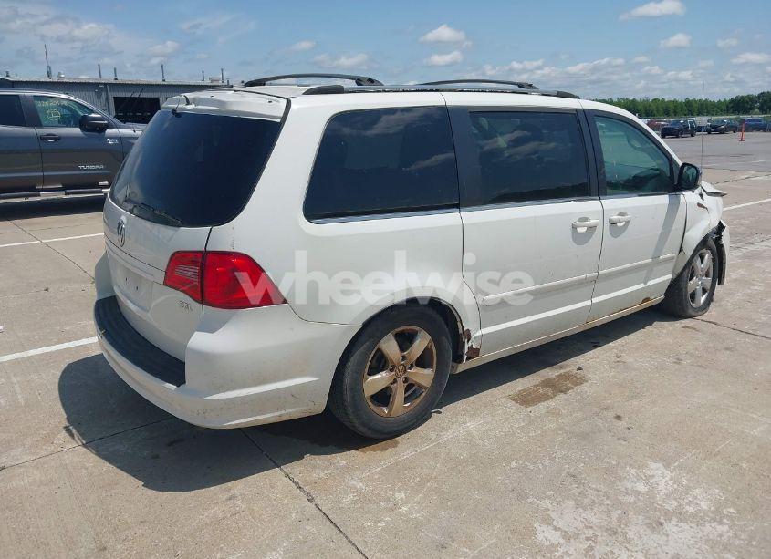 Photo 4 of 2009 Volkswagen Routan SEL PREMIUM (VIN 2V8HW64X59R500433)