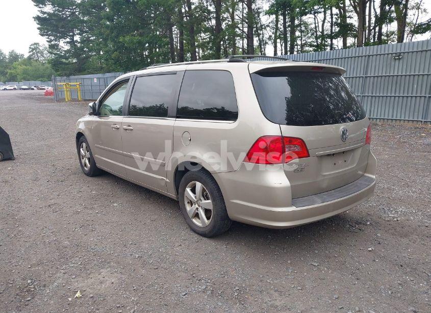 Photo 3 of 2009 Volkswagen Routan SEL PREMIUM (VIN 2V8HW64X89R598857)