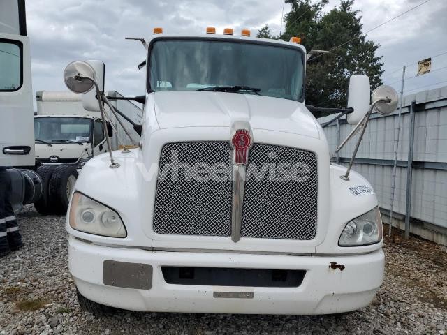 2017 KENWORTH T370 SEMI TRUCK (VIN 2XKHAJ8X8HM160489) main photo