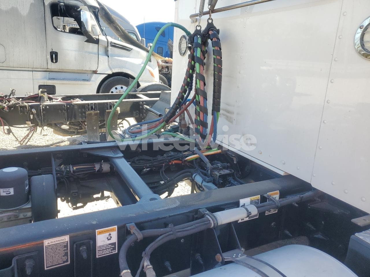 Photo 6 of 2019 KENWORTH T370 SEMI TRUCK (VIN 2XKHAJ8X8KM296791)