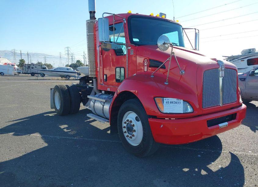 2010 Kenworth Construction T370 (VIN 2XKHAM7A8AM263545) main photo
