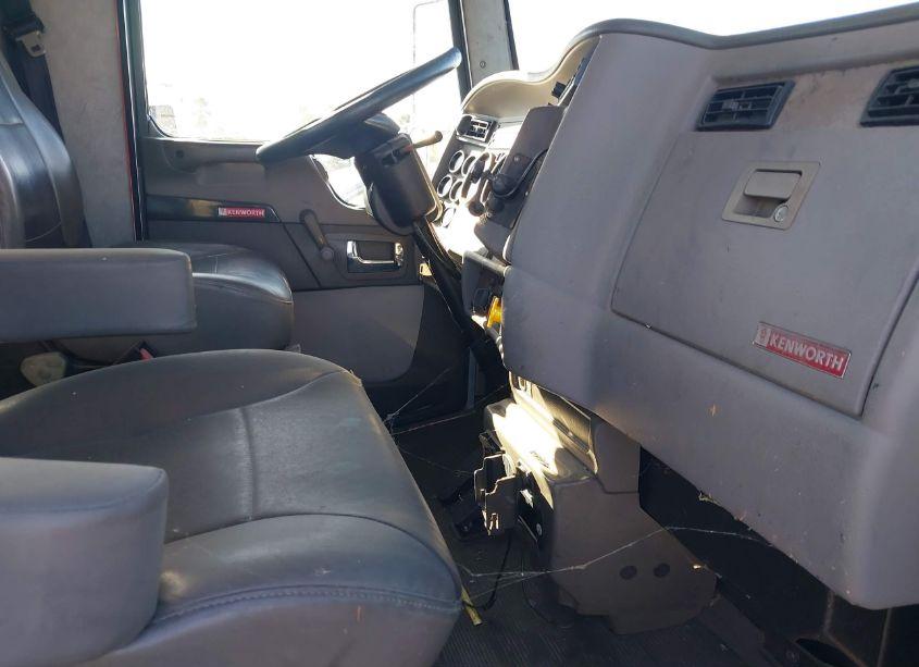 Photo 7 of 2010 Kenworth Construction T370 (VIN 2XKHAM7A8AM263545)