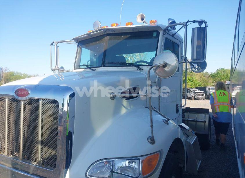 Photo 2 of 2012 Peterbilt 337 N/A (VIN 2XP2AN8X5CM170994)