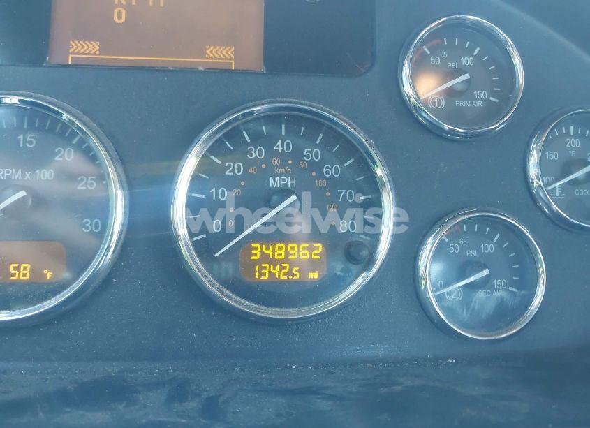 Photo 5 of 2012 Peterbilt 337 N/A (VIN 2XP2AN8X5CM170994)