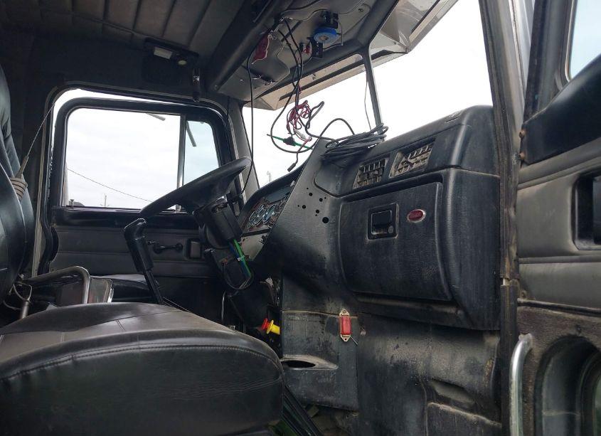 Photo 5 of 2003 Peterbilt 379 N/A (VIN 2XP5DB9X83M591299)