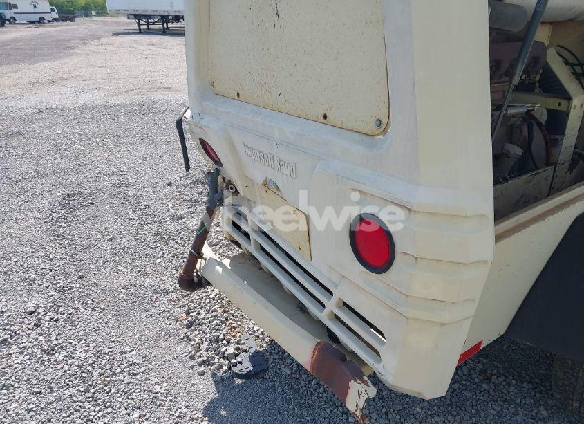 Photo 6 of 2001 Ingersoll Rand COMPRESSOR 1 AXLE TRAILER (VIN 319763UCL221)