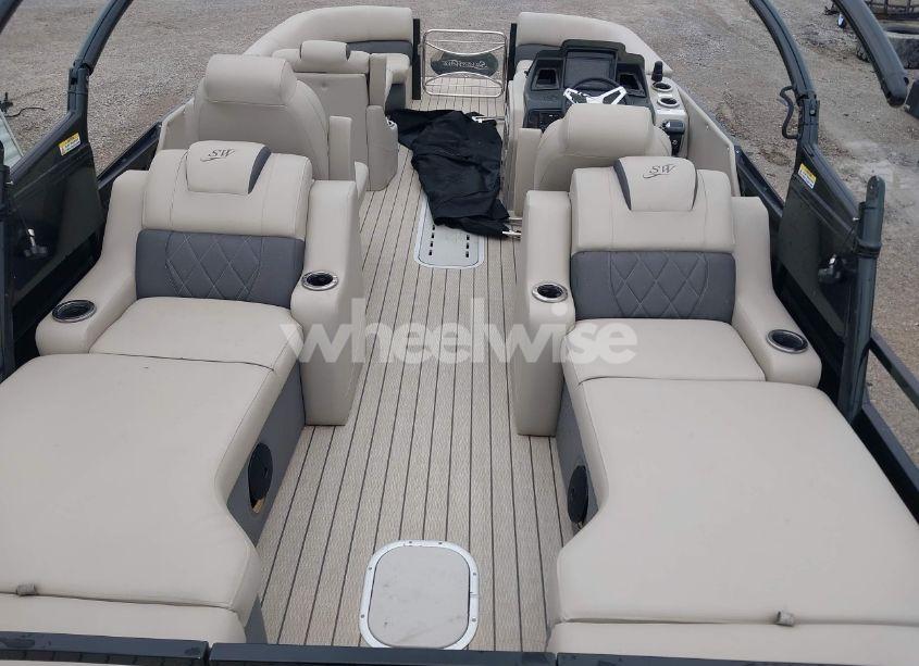 Photo 8 of 2022 Suzuki Motor (VIN 35001F240720)