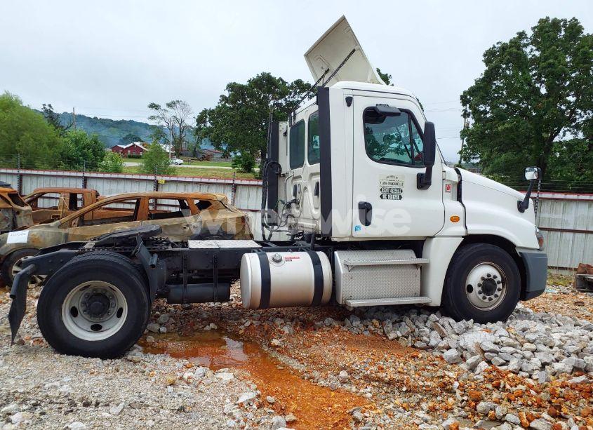 Photo 13 of 2019 Freightliner Cascadia 125 (VIN 3AKBGDDV3KSKP1814)