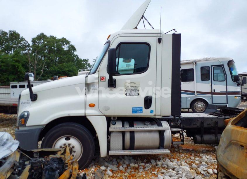 Photo 14 of 2019 Freightliner Cascadia 125 (VIN 3AKBGDDV3KSKP1814)
