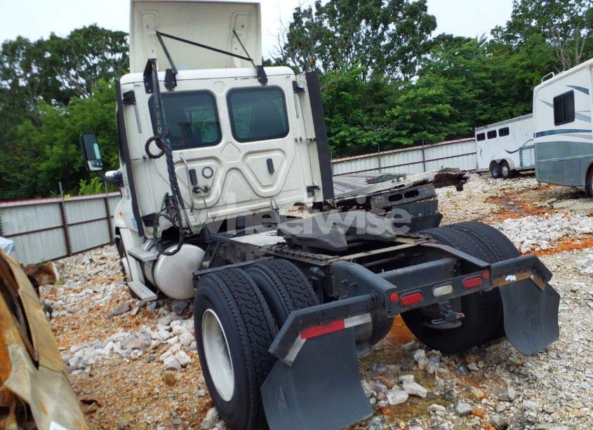 Photo 3 of 2019 Freightliner Cascadia 125 (VIN 3AKBGDDV3KSKP1814)
