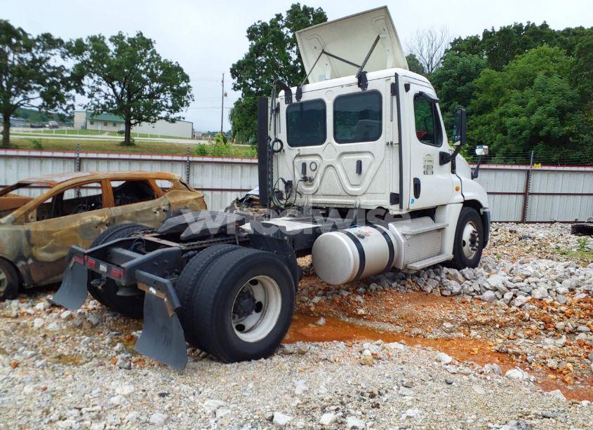 Photo 4 of 2019 Freightliner Cascadia 125 (VIN 3AKBGDDV3KSKP1814)