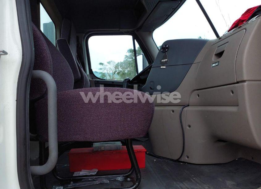 Photo 7 of 2019 Freightliner Cascadia 125 (VIN 3AKBGDDV3KSKP1814)