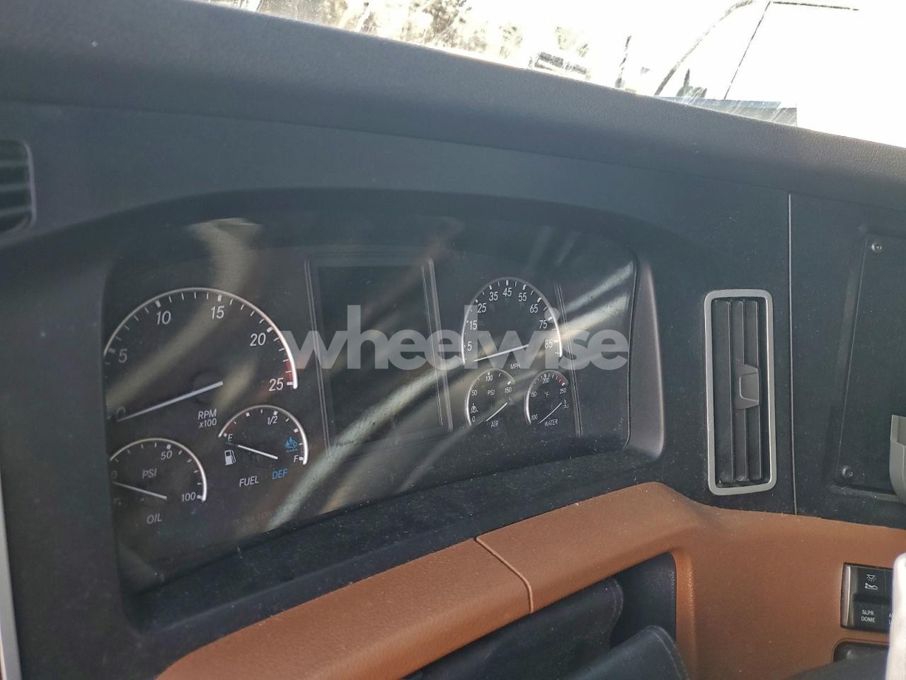 Photo 8 of 2024 FREIGHTLINER CASCADIA 126 SEMI TRUCK (VIN 3AKBHHDV3RSUP2661)