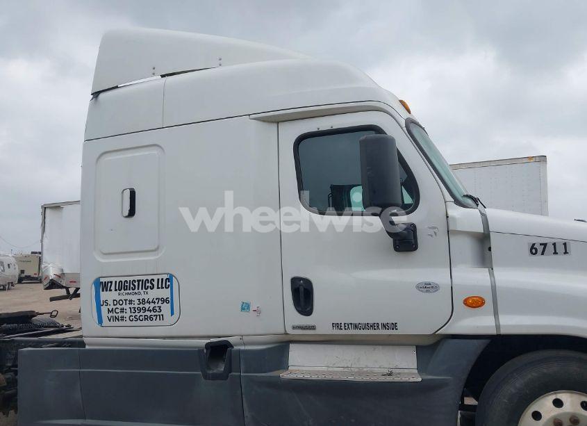 Photo 12 of 2016 Freightliner Cascadia 125 (VIN 3AKGGLD50GSGR6711)