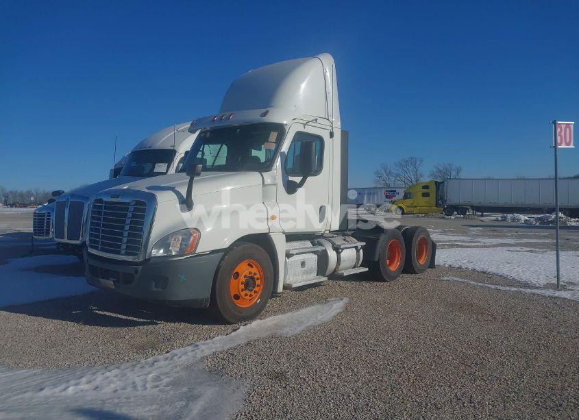 Photo 2 of 2013 Freightliner Cascadia 125 (VIN 3AKJGEDV6DSBZ1804)