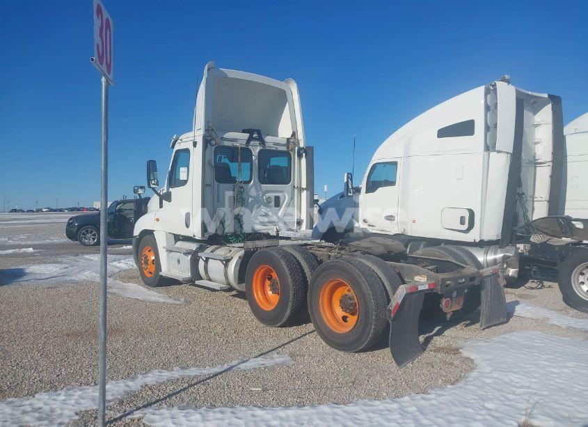 Photo 3 of 2013 Freightliner Cascadia 125 (VIN 3AKJGEDV6DSBZ1804)