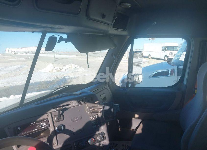 Photo 6 of 2013 Freightliner Cascadia 125 (VIN 3AKJGEDV6DSBZ1804)