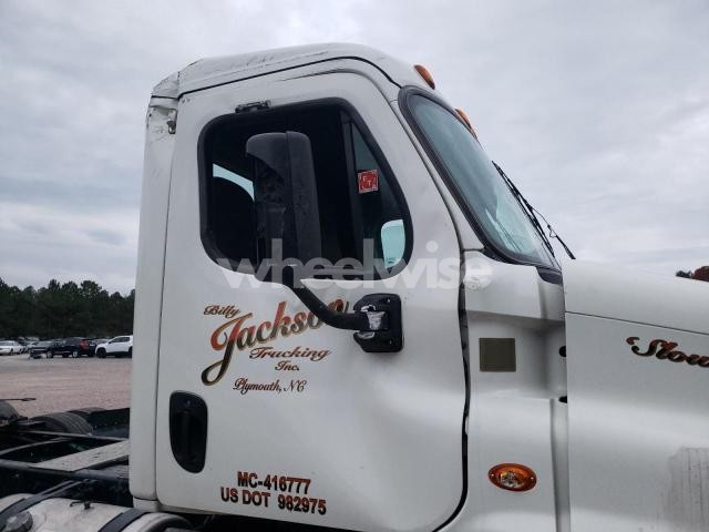 Photo 10 of 2016 FREIGHTLINER CASCADIA 125 (VIN 3AKJGEDV9GSHS6189)