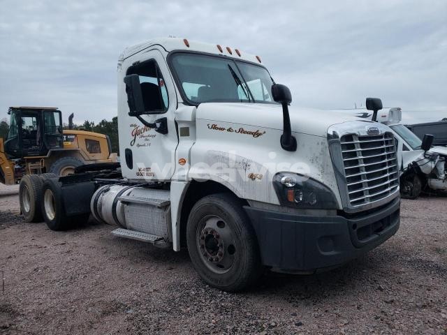 Photo 4 of 2016 FREIGHTLINER CASCADIA 125 (VIN 3AKJGEDV9GSHS6189)