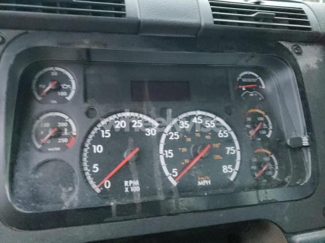 Photo 8 of 2016 FREIGHTLINER CASCADIA 125 (VIN 3AKJGEDV9GSHS6189)