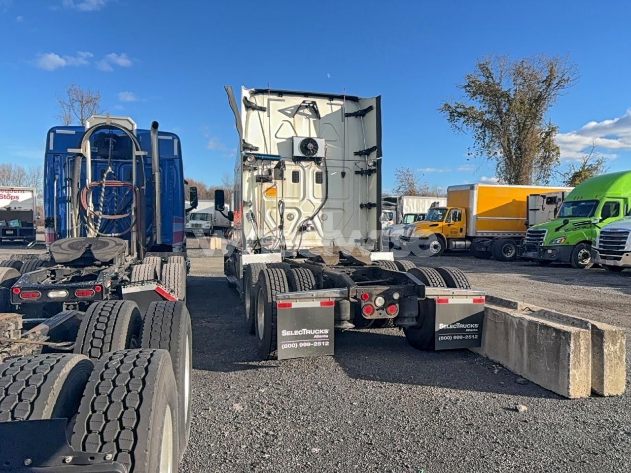 Photo 3 of 2016 FRHT CASCADIA 1 - TRUCKS SEMI TRUCK (VIN 3AKJGLBG6GSGY0099)