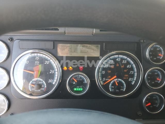 Photo 3 of 2017 FREIGHTLINER CASCADIA 1 - SEMI TRUCK (VIN 3AKJGLDR0HSJD2978)