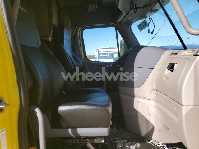 Photo 4 of 2017 FREIGHTLINER CASCADIA 1 - SEMI TRUCK (VIN 3AKJGLDR0HSJD2978)