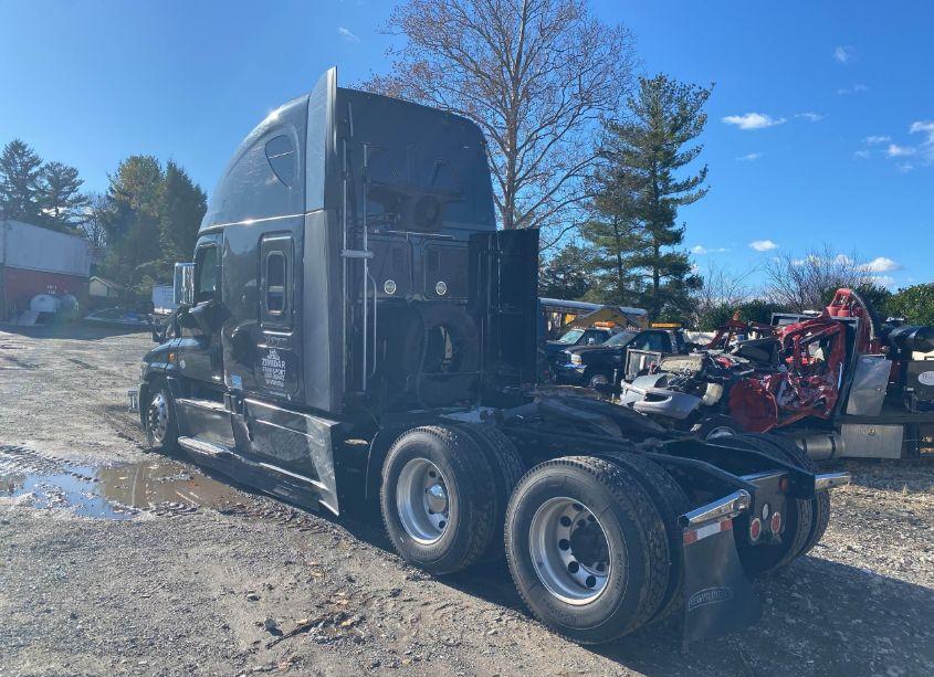 Photo 3 of 2017 Freightliner Cascadia 125 (VIN 3AKJGLDR6HSHV5058)
