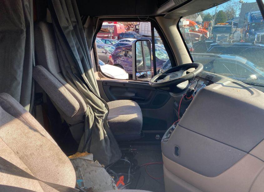 Photo 5 of 2017 Freightliner Cascadia 125 (VIN 3AKJGLDR6HSHV5058)