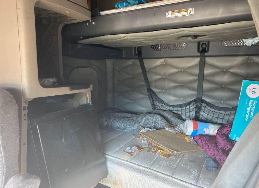 Photo 7 of 2017 Freightliner Cascadia 125 (VIN 3AKJGLDR6HSHV5058)