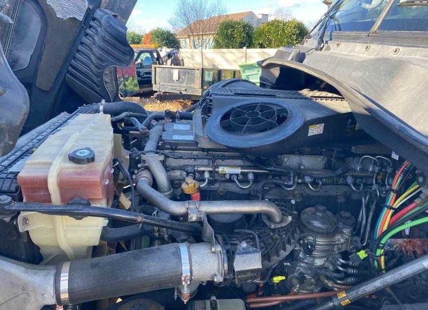 Photo 9 of 2017 Freightliner Cascadia 125 (VIN 3AKJGLDR6HSHV5058)