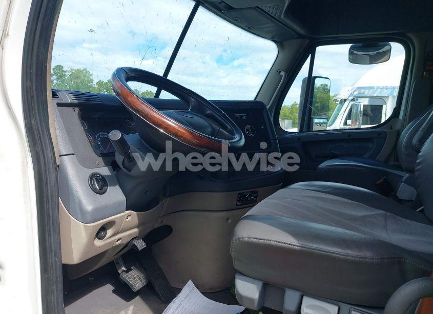 Photo 11 of 2019 Freightliner Cascadia 125 (VIN 3AKJGLDR7KDJW1698)