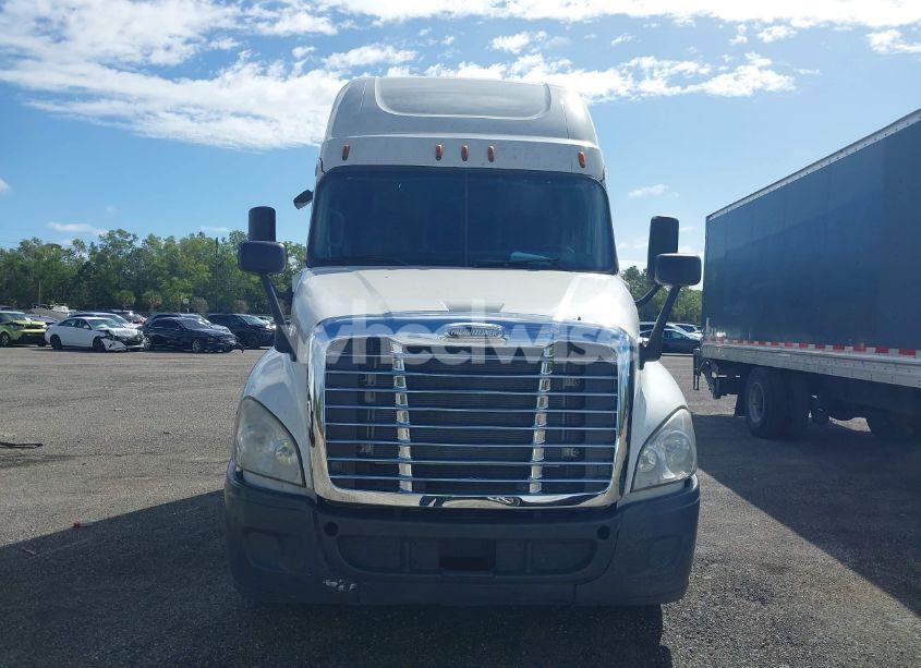 Photo 13 of 2019 Freightliner Cascadia 125 (VIN 3AKJGLDR7KDJW1698)
