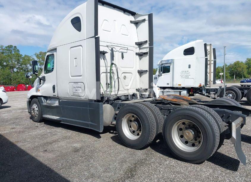 Photo 15 of 2019 Freightliner Cascadia 125 (VIN 3AKJGLDR7KDJW1698)