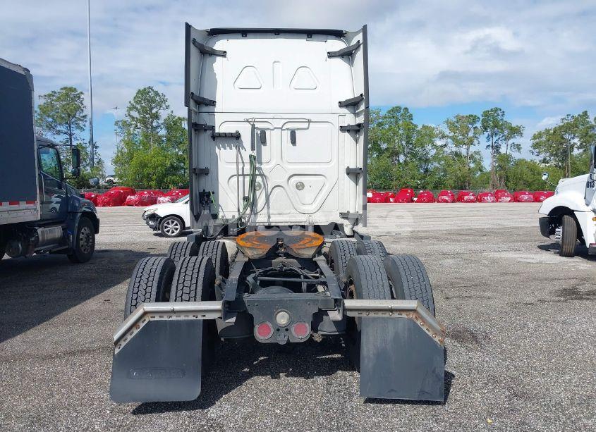 Photo 16 of 2019 Freightliner Cascadia 125 (VIN 3AKJGLDR7KDJW1698)